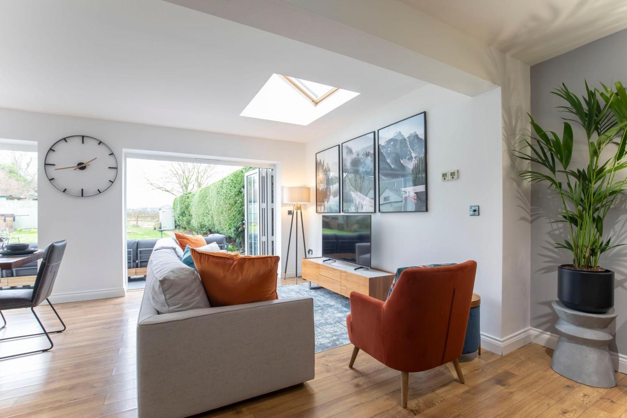 Magnificent 3-bedroom With Swim Holiday home *